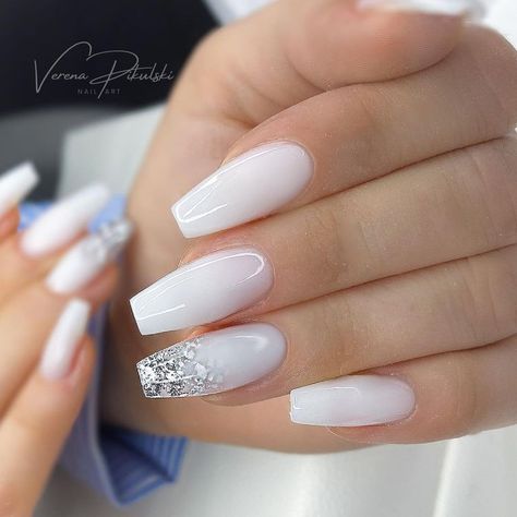 White Shimmer Nails, Shimmer Nails, White Gel Nails, Engagement Nails, New Years Nail Designs, White Glitter Nails, Gorgeous Hairstyles, Subtle Nails, Nail Shimmer