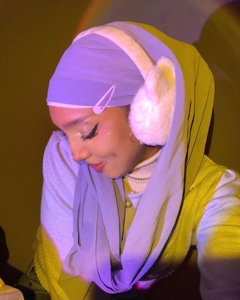 Hijab With Earmuffs, Fairy Nadia, Head Warmer, Hijabi Fits, Romantic Kiss, Hijab Aesthetic, Hijabi Aesthetic, Hijab Outfits, Hijabi Style