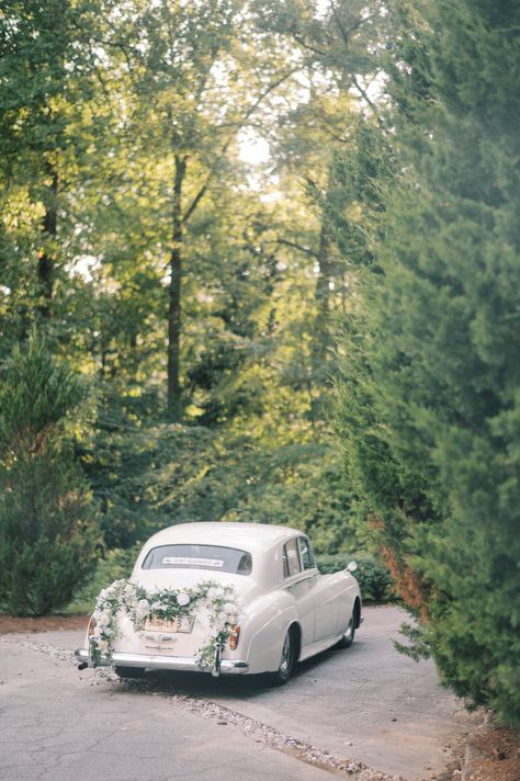 Reception Send Off, Wedding Ceremony Entrance, Vintage Truck Wedding, Southern Wedding Reception, Wedding Car Decor, Bridal Entrance, Ceremony Entrance, Wedding Getaway Car, Entrance Wedding