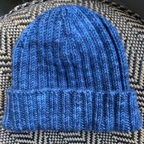 Easy Knit Hat Pattern Free Straight Needles, Easy Knit Hats For Beginners, Straight Needle Knitting, Simple Knit Hat, Knitted Hat Patterns Free Women, Things To Knit, Easy Knit Hat, Narrow Road, Beanie Knitting Patterns Free