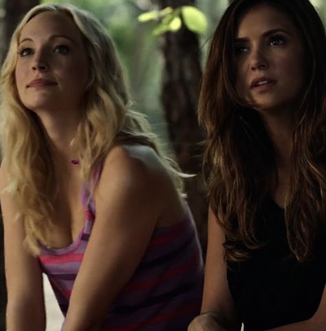 Tvd Rares, Diary Movie, Tvd Universe, Candice King, Vampire Queen, Vampire Diaries Cast, Caroline Forbes, Elena Gilbert, Brunette Girl