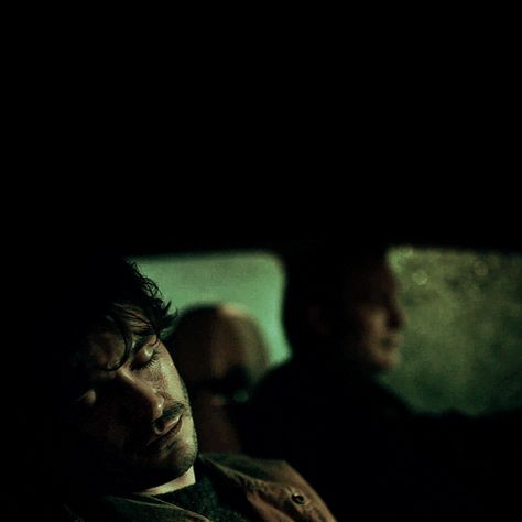 How season 3 should end: Will &Hannibal run away together &the last scene Hannibal driving the car looks at Will smiling while Will falls asleep. NO. THE REALITY IS A "LITTLE BIT" DIFFERENT, :'( Hannibal Visuals, Hannibal Scenes, Mirror Neurons, Hannibal Aesthetic, Will Hannibal, Dr Lecter, Hannibal Tv Show, Will Graham Hannibal, Hannibal Tv Series