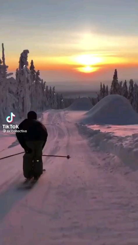 Back Country Skiing, Ski Tricks, Mode Au Ski, Snowboarding Aesthetic, Skiing Video, Freeride Ski, Skiing Aesthetic, Ski Aesthetic, Snow Boarding