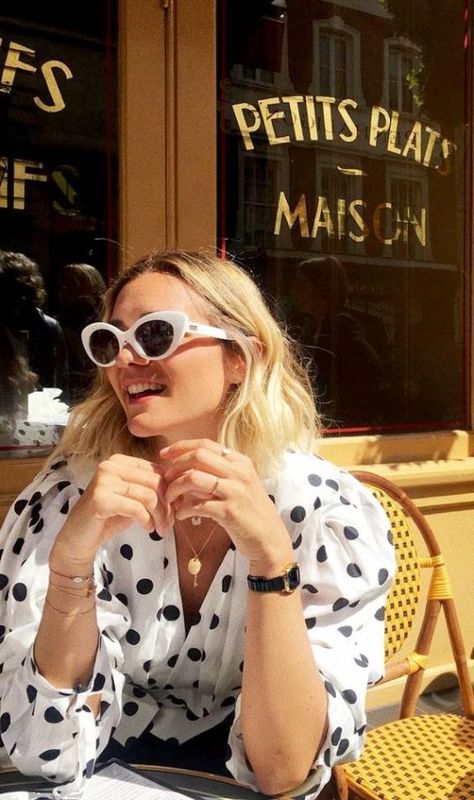 These white sunglasses are easy summer accessories to add some glam to your look. #summeraccessories #ootd #summeroutfit #sunglasses French Sunglasses Style, White Sunglasses Outfit, French Sunglasses, French Summer Style, French Style Hair, French Style Icons, Style Année 80, Retro Auto, Bridget Bardot