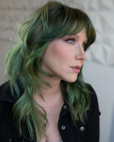 Green Hair Bangs, Green Mullet, Shaggy Mullet, Soft Shag, Autumn Evening, Hair Color Unique, Muted Green, Lift Off, Haircut And Color