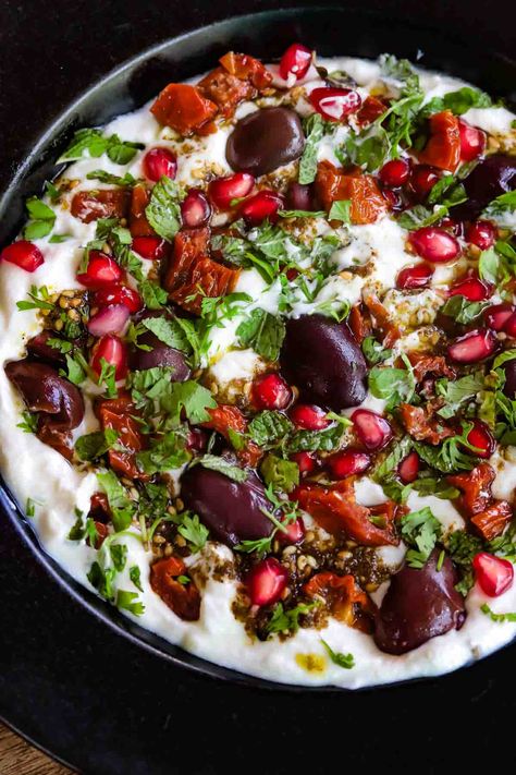 Middle Eastern Starters, Middle Eastern Dips, Zaatar Recipes, Za'atar Recipe, Warm Dip Recipes, Labneh Dip, Zaatar Recipe, Bday Brunch, Labneh Recipe