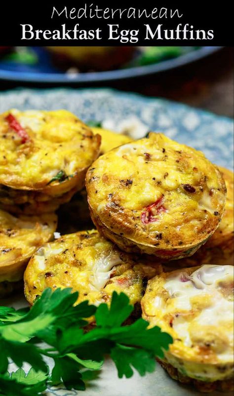 Egg Muffins Breakfast Healthy, Breakfast Egg Muffins, Egg And Grapefruit Diet, Mediterranean Breakfast, Healthy Egg Breakfast, Egg Muffins Breakfast, Easy Mediterranean Diet Recipes, Healthy Low Carb, Decorações Com Comidas