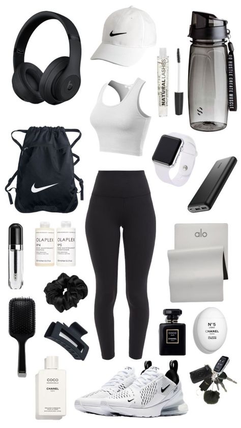 Pe Kit Outfit, Training Clothes Aesthetic, Female Gym Outfits, Training Outfit Combat, Training Outfit Aesthetic, Gym Bag Essentials Women, Kickboxing Outfit, Archery Outfit, Mode Tennis