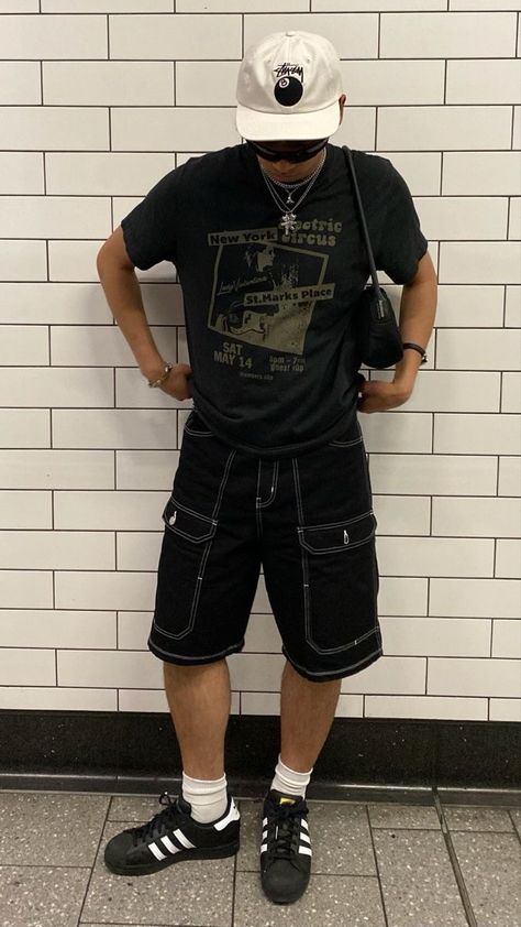 Y2k Men Summer, Vintage Guy Outfits, Adidas Superstar Outfit Summer, Superstar Black Outfit, Adidas Superstar Outfit Men, Black Adidas Superstar Outfit, Shorts Outfits Men Streetwear, Pinterest Summer Outfits, Adidas Superstar Outfit