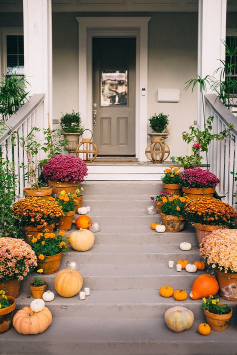 Fall Decor Room Bedrooms, Natural Fall Decor, Outside Fall Decor, Garden 2023, Front Yard Decor, Autumn Interior, Fall Decorating Ideas, Halloween Front Porch Decor, Decor 2023