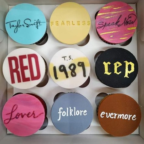 Taylor Swift Eras Tour Cookies, Taylor Swift Themed Cupcakes, Eras Tour Cookies, Taylor Swift Sugar Cookies, Taylor Swift Chai Cookies, Taylor Swift Cupcakes, Taylor Cake, Taylor Swift Cookies, Birthday Cookies Decorated