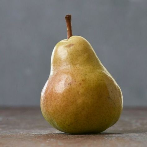 Fall Fruit, Still Life Pictures, Bartlett Pears, Pastel Sec, Fall Fruits, Still Life Fruit, Fruit Photography, Still Life Photos, Fruit Painting