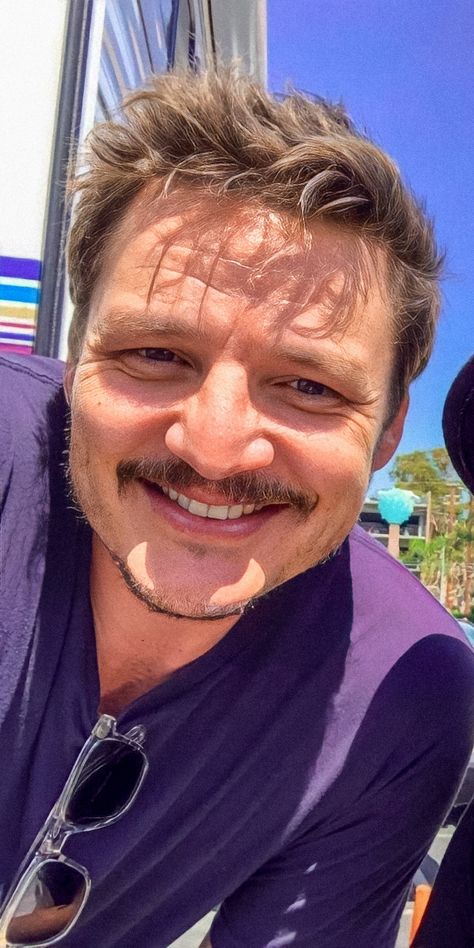 Pedro Pascal Smiling, Pascal Pedro, Oscar Isaac, Matthew Gray Gubler, Pedro Pascal, Aesthetic Photo, This Man, Aesthetic Pictures, Actors & Actresses