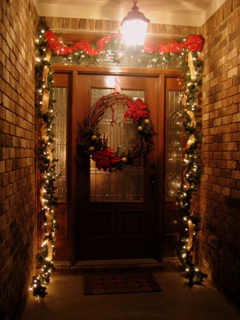 Front door for Christmas Diy Christmas Door Decorations, Diy Christmas Door, Christmas Door Decorating Contest, Front Door Christmas, Christmas Door Decoration, Door Decorating Contest, Christmas House Lights, Front Door Christmas Decorations, Christmas Tours