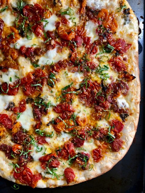 Roasted Tomato, Basil and Fresh Mozzarella Pizza - How to Eat Roasted Tomato Pizza, Fresh Mozzarella Pizza, Tomato Pizza, Mozzarella Pizza, Feeling Nostalgic, Tomato Mozzarella, Roasted Tomato, Tomato Basil, Fresh Mozzarella