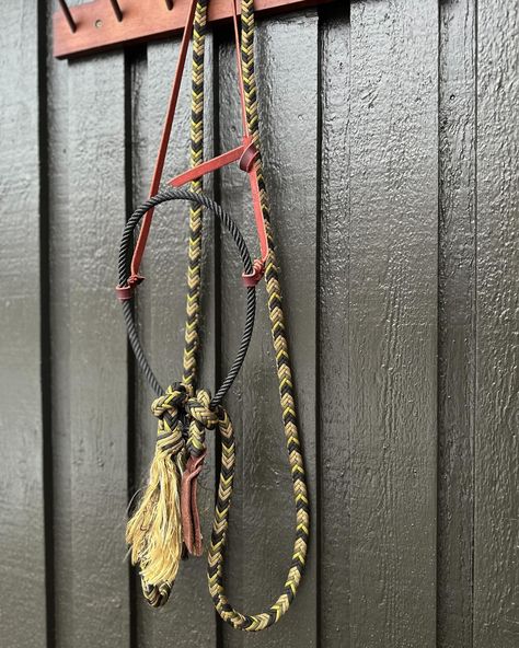 Not gonna lie, I do love this style of Loping Hackamore 🖤💚🤎 Have a wonderful 5 🌟 start to this week! Also - MARCH, Spring 🌸 is up on us! #lopinghackamore #hackamore #handmadetack #horse #customhorse #horsetack #tackshop #pferdezubehör #pferdesachen #gebisslosreiten Loping Hackamore, March Spring, Feed Store, Tack Shop, Rope Halter, Western Horse Tack, Custom Horse, Western Horse, March 4