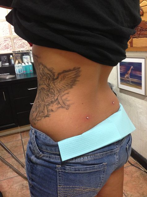 Back Pirsings, Surface Stomach Piercings, Piercings Women Body, Back Tattoo With Dermal Piercing, Back Thermal Piercing, Back Dermal Piercing Plus Size, Back Dermals Aesthetic, Front Dermal Piercing, Back Dermal Piercing With Tramp Stamp