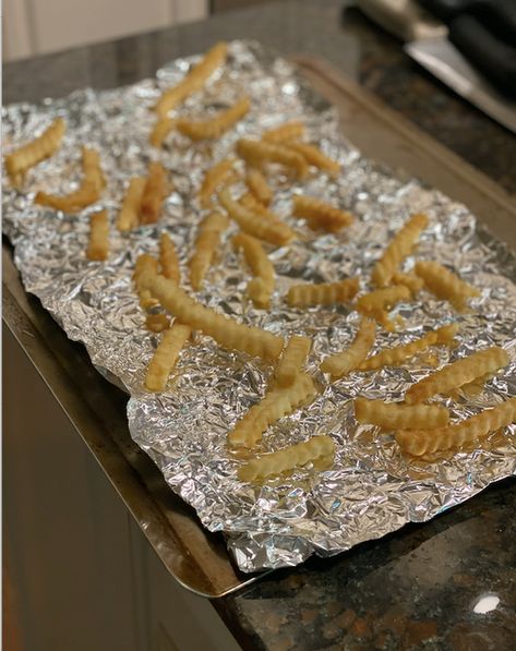 How To Reheat French Fries, Reheat Fries In Oven, Wing Stop Fries, Leftover French Fries, Arby's Curly Fries, Reheat French Fries, Potato Board, Oven French Fries, Food Casseroles