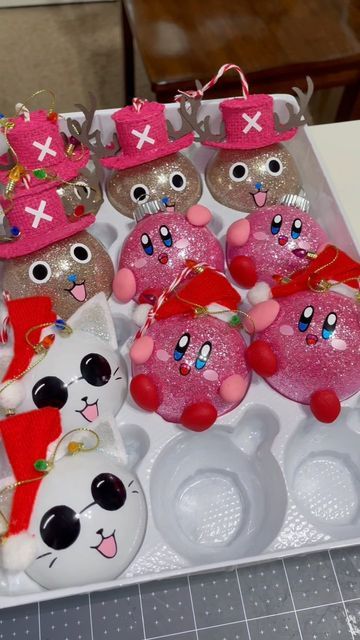 Diy Kirby Decor, Black Tree With Pink Ornaments, Christmas Ball Ideas Diy, Anime Ornaments Diy, Kirby Ornaments, Diy Christmas Bulbs Ornaments, Kirby Crafts, Weekend In Kansas City, Anime Ornaments