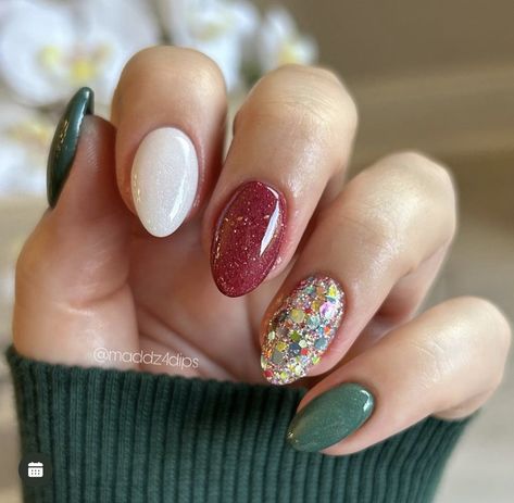 Christmas Nails With Chrome Powder, One Color Christmas Nails, Christmas Dip Manicure Ideas, Glitter Nails Holiday, Christmas Nails Different Colors, Dipped Nails Christmas, Christmas Nails Multi Color, Christmas Multicolor Nails, Dip Powder Nails Christmas 2023