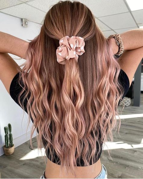 Rosegold Haircolor Blonde, Dark Blonde Hair With Peekaboo Color, K Pop Hair Color Women, Blonde With Strawberry Blonde Highlights Rose Gold, Pink Blonde Hair Balayage, Rosegold Haircolor Balayage, Rose Gold Hair Dark Roots, Brunette To Strawberry Blonde, Hazelnut Blonde Hair