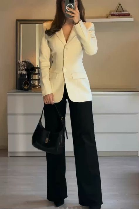 Ceo Outfit Woman Boss, Principal Outfits, Ceo Outfit, Lengha Blouse Designs, Casual Classy Outfits, Young Outfit, Outfits Muslim, Dress And Sneakers Outfit, Best Winter Outfits