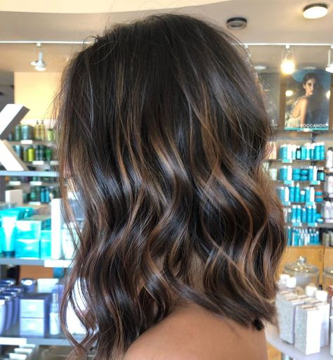 Lob Haircuts, Rambut Brunette, Brunette Hair With Highlights, Vlasové Trendy, Dark Hair With Highlights, Brunette Balayage Hair, Lob Haircut, Brown Hair Balayage, Balayage Brunette