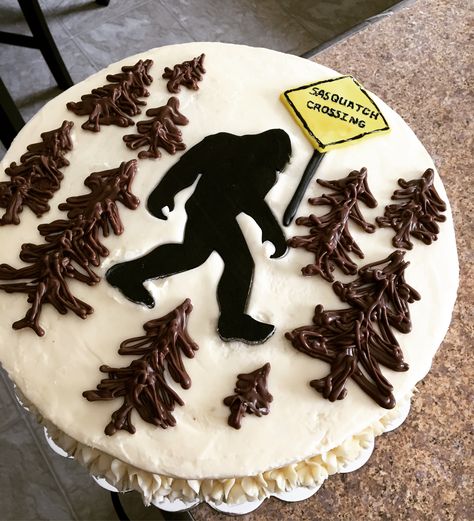 Sasquatch Cake Sasquatch Cupcakes, Sasquatch Birthday Cake Ideas, Sasquatch Birthday Cake, Sasquatch Cake Ideas, Big Foot Cakes, Bigfoot Snacks, Bigfoot Cake Ideas, Cryptid Party Decorations, Sasquatch Birthday Party