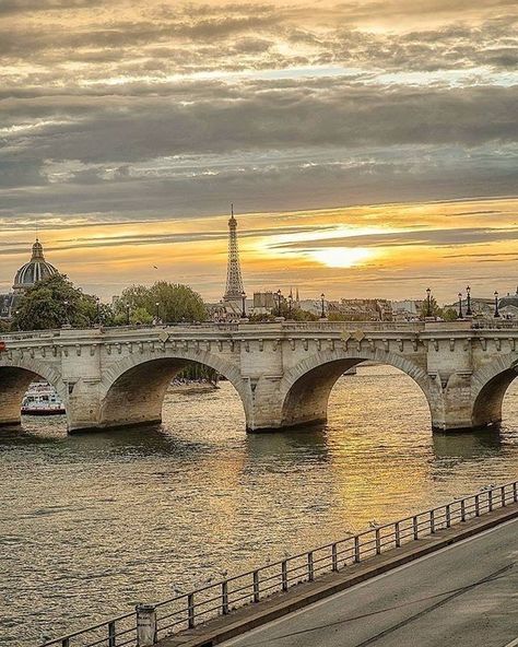 Paris Scenery, Must Do In Paris, France Bridge, Paris Things To Do, Things To Do In Paris, Paris Vacation, Beautiful Paris, Parisian Life, Louvre Paris