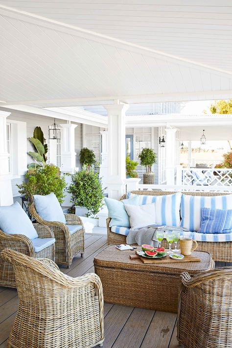 Hampton Style Homes, Hamptons Farmhouse, Dream Porch, Hamptons Interior, Porch Pergola, Hamptons Style Homes, Styl Hampton, Brick Cottage, Color House