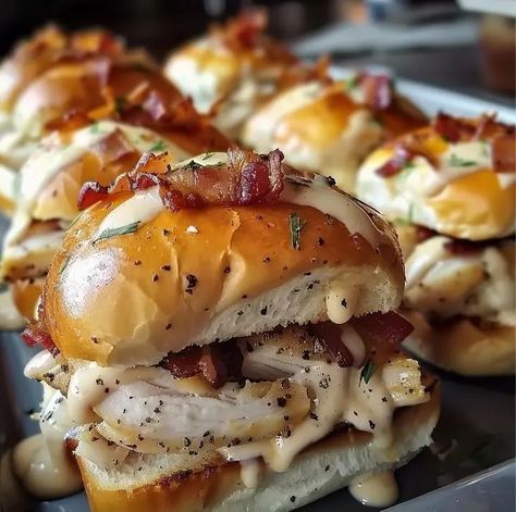 Chicken Bacon Ranch Sliders – Naomi's Recipes Chicken Thigh Sliders Recipes, Pretzel Bread Sliders, Chicken Nugget Sliders, Fish Sliders Recipes, Hawaiian Roll Sliders Chicken, Chicken Bacon Ranch Sliders, Chicken Sliders Recipes, Chicken Bacon Ranch Sandwich, Sliders Recipes Chicken