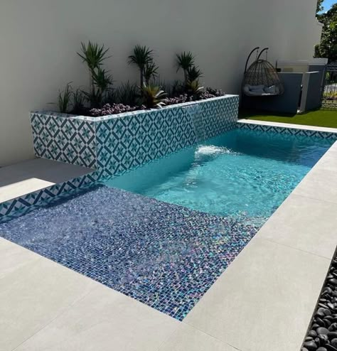 Jacuzzi Exterior, Spool Pool, Small Pools Backyard, Ideas De Piscina, Cocktail Pool, Piscinas Pequeñas, Backyard Pool Design, Pools For Small Yards, Pools Backyard Inground