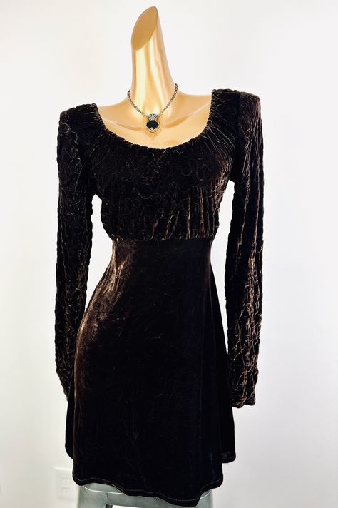 This 90s velvet dress is dark brown in color and is fashioned of stretch velvet. It has a scooped neckline with long sleeves. The condition is very good! The marked size is M, and would best fit a size medium. Please measure yourself before buying if you plan on wearing it.  MEASUREMENTS: (Measurements are taken of the garment laying flat and not stretched) BUST: 36-38" WAIST: 30" HIP: 38" LENGTH: 36" (From shoulder to hem) MANNEQUIN MEASURES: Bust: 33 Waist: 24 1/2' Hip: 36 Invent: LH406 90s Dark Fashion, 90s Velvet Dress, 90s Grunge Dress, Charlotte Fashion, Grunge Shorts, Dress Grunge, 90s Velvet, Velvet Short, Babydoll Mini Dress