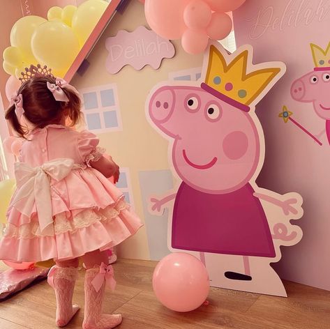 Peppa Pig Backdrop, Peppa Pig Themed Birthday Party, Pig Themed Birthday Party, Peppa Pig Birthday Decorations, Peppa Pig Birthday Party Decorations, Baby Birthday Decorations, Peppa Pig Birthday Party, Yellow House, Peppa Pig Birthday