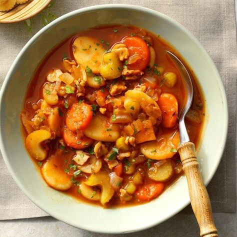 Slow-Cooked Manhattan Clam Chowder Manhattan Clam Chowder Recipe, Soups Crockpot, Manhattan Clam Chowder, Northville Michigan, Clam Chowder Recipe, Soup Ideas, Crockpot Dinners, Magazine Recipes, Chowder Recipe