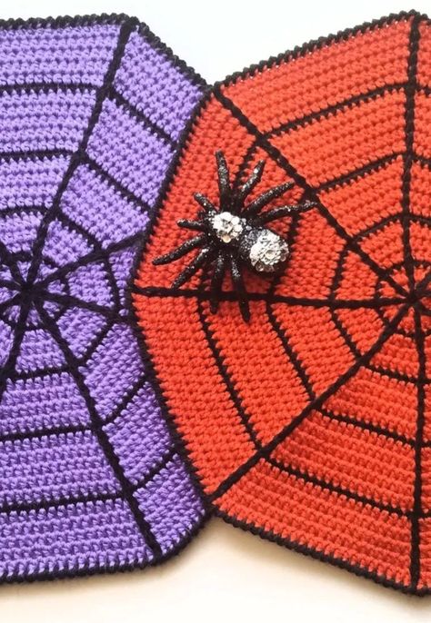 Spiderweb Crochet, Crochet Room Decor, Crochet Spiderweb, Crochet Room, Halloween Placemats, Beanie Knitting Patterns Free, Crochet Placemat Patterns, Crochet Placemats, Halloween Table Runners