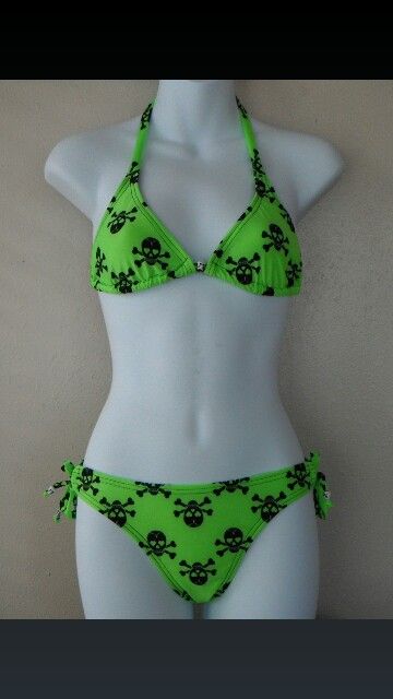 Skull Bikini Scene Swimwear, Emo Swimwear, Green Skull, Estilo Dark, Cross Bones, Scene Fashion, Cute Bathing Suits, Skull Fashion, Foto Casual