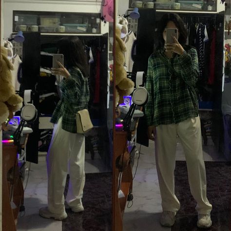 Japanese style
Korean style
Green flannel
White trousers How To Style Green Flannel, Hoodie Flannel Outfit, Flannel Outfits Spring, Green Flannel Outfit, Hoodie Flannel, Flannel Outfit, Flannel Outfits, Green Flannel, Dance Pants