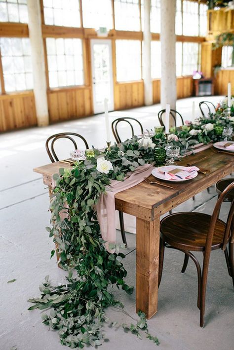 oragnic long greenery garland and dusty fabric wedding centerpieces ideas Greenery Wedding Centerpieces, Table Garland, Flowers And Greenery, Wedding Party Table, Wedding Floral Centerpieces, Gold Bridal Showers, Greenery Garland, Garland Wedding, Wedding Flower Arrangements