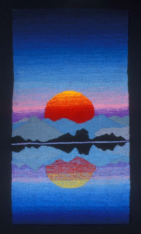 Sunset Weaving, Sunrise Tapestry, Tapestry Loom Weaving, Tapestry Ideas, Tapestry Loom, Small Tapestry, Types Of Weaving, Weaving Projects, Loom Weaving