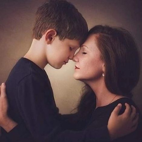 Mother Child Photography, Mother Son Poses, Mother Son Pictures, Mother And Child Pictures, Mommy Son Pictures, Mom And Son Outfits, Mother Son Photos, Son Photo Ideas, Mother Baby Photography