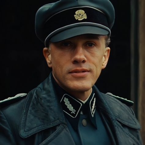 Tags ☆ #Inglouriousbasterds #hans #hanslanda #icon #movies Hans Landa, Inglourious Basterds, Christoph Waltz, German Uniforms, Christian Bale, Quentin Tarantino, Amazing Spiderman, Waltz, Brad Pitt