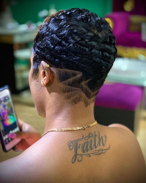 Modern Blonde Hair, Finger Waves Hairstyle, Blonde Hair Colour, Finger Waves Short Hair, Waves Hairstyle, Waves Haircut, Ebony Hair, Short Hair Designs, Black Women Short Hairstyles