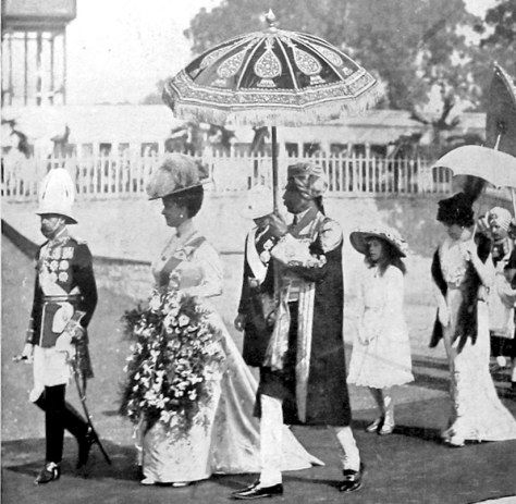 Days of the Raj remembered: King George V and the Queen arrive in Delhi in 1911 Colonial India, King George V, History Of India, Vintage India, Romanov Family, Imperial Russia, British Monarchy, Indian History, Royal House