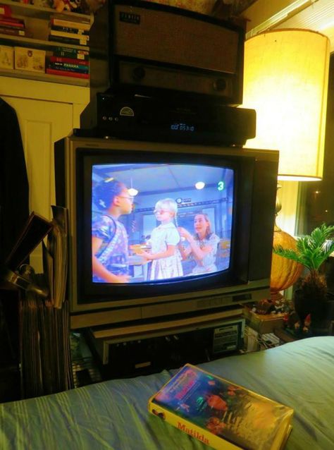 1990 Sony Trinitron Color Television, Model KV-1926ra Thanksgiving Table Crafts, Sony Trinitron, Thanksgiving Family Games, 90s Television, Fun Thanksgiving Games, Family Games To Play, Thanksgiving Games For Family Fun, Thanksgiving Jokes, Gratitude Thankful