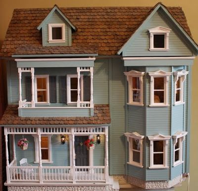 Dollhouse Blue Dollhouse, Painted Lady House, Doll House Plans, Dollhouse Projects, Victorian Dollhouse, Glitter Houses, Miniature Rooms, Barbie House, Miniature House