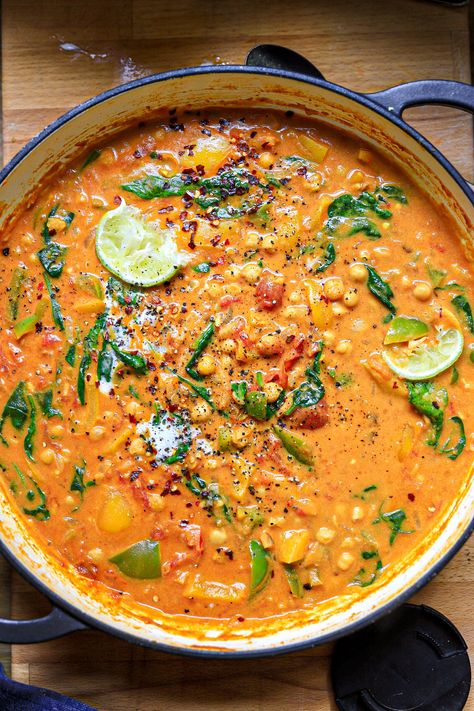 15 Minute Vegan Peanut Butter Curry Peanut Lentil Curry, Vegan Peanut Curry, 15 Minute Healthy Meals, Quick Vegan Recipes, Butter Curry, Peanut Butter Curry, Cheap Ingredients, Curry Soup Recipes, Budget Vegan