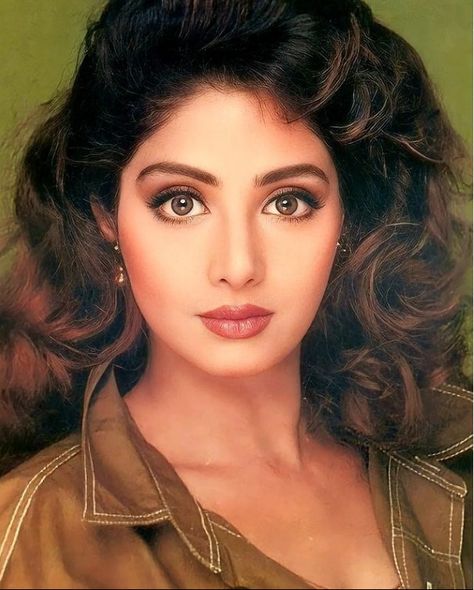 Sri Devi Actress, Sri Devi, Beauty Hacks Lips, Retro Bollywood, Vintage Bollywood, Girls Cartoon, Indian Aesthetic, Bollywood Stars, Vintage Beauty