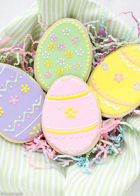 Easter-Egg-Sugar-Cookies-With-Royal-icing Easter Sugar Cookies Recipes, Easter Sugar Cookies Decorated, Easter Egg Sugar Cookies, Egg Shaped Cookies, Sugar Cookie Icing Recipe, Cookie Icing Recipe, Easter Egg Cookies, Easter Sugar Cookies, Sugar Cookie Icing