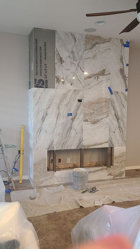 Wallpaper For Marble Bathroom, Linear Marble Fireplace, Granit Fireplace Ideas, Contemporary Fireplace With Built Ins, Fireplace Marble Wall, Marble Tile Fireplace Wall, Tiled Wall Living Room, Marble Fireplace Wall With Tv, Quartz Fireplace Wall